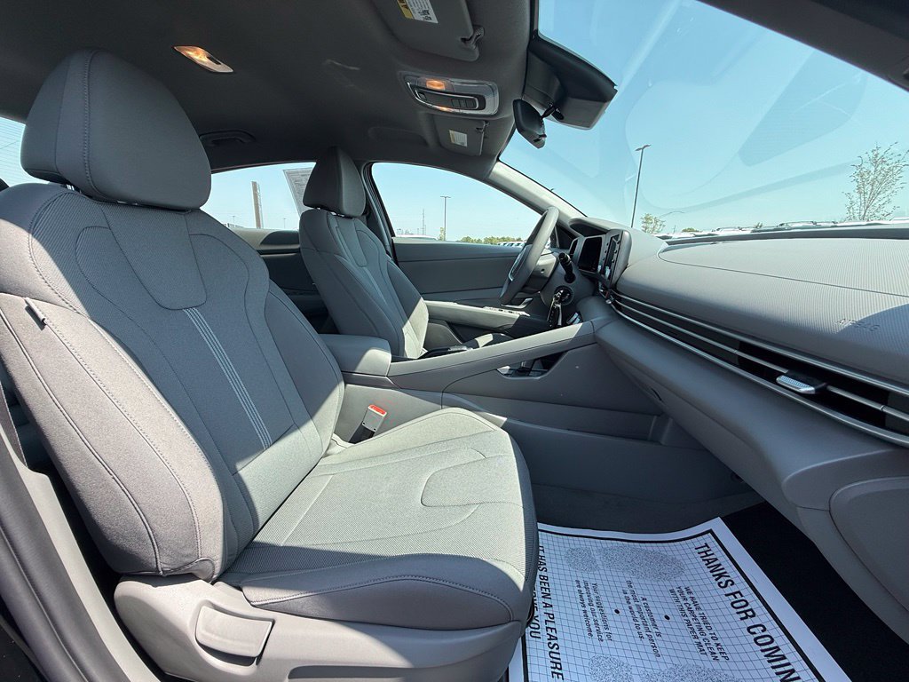 Used 2024 Hyundai Elantra SE FWD image 28