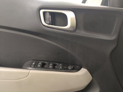Used 2022 Hyundai Venue SEL FWD image 27