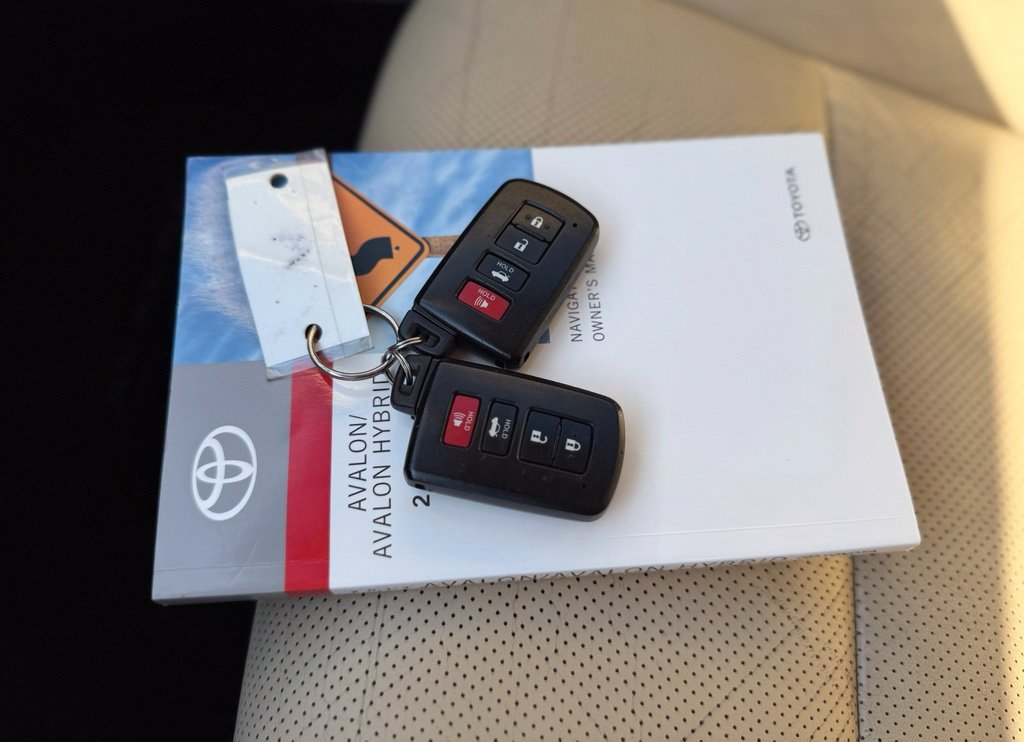 Used 2014 Toyota Avalon Limited FWD image 41
