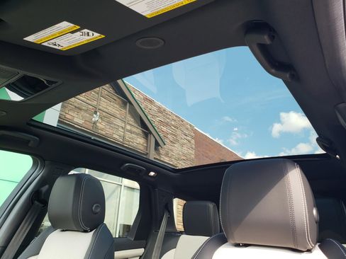 New 2026 Land Rover Discovery Sport Landmark image 21