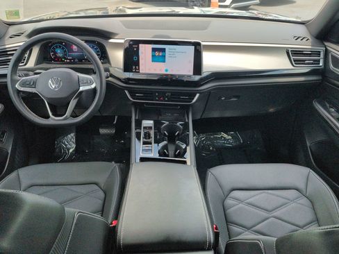 Used 2024 Volkswagen Atlas Cross Sport SE w/ Panoramic Sunroof Package FWD image 15