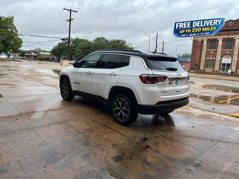 Used 2025 Jeep Compass Limited AWD/4WD image 5