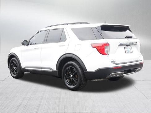 Used 2021 Ford Explorer XLT w/ Equipment Group 202A AWD/4WD image 5
