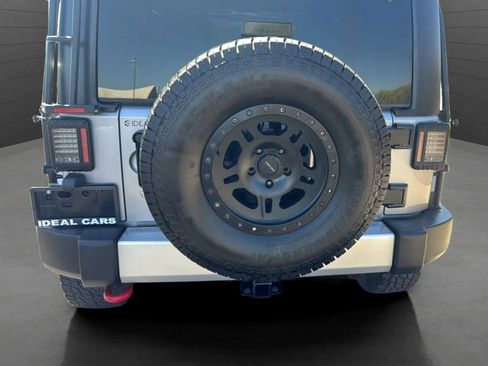 Used 2014 Jeep Wrangler Unlimited Sahara w/ Connectivity Group AWD/4WD image 10
