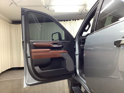 Used 2024 GMC Sierra 2500 Denali Ultimate image 15