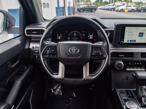Used 2025 Toyota 4Runner SR5 AWD/4WD image 20