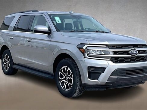 Certified 2024 Ford Expedition XLT image 8