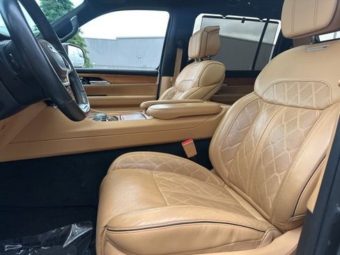 Used 2022 Jeep Grand Wagoneer Series III w/ Flexible Seating Group image 24