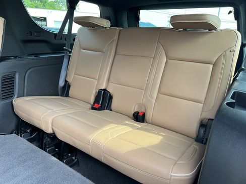 Used 2024 Chevrolet Suburban Premier AWD/4WD image 14