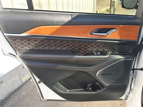 Used 2022 Jeep Grand Cherokee L Summit image 32