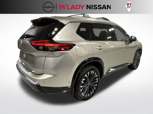 Used 2025 Nissan Rogue Platinum w/ Platinum Premium Package image 5