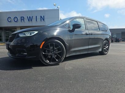 Used 2025 Chrysler Pacifica Limited