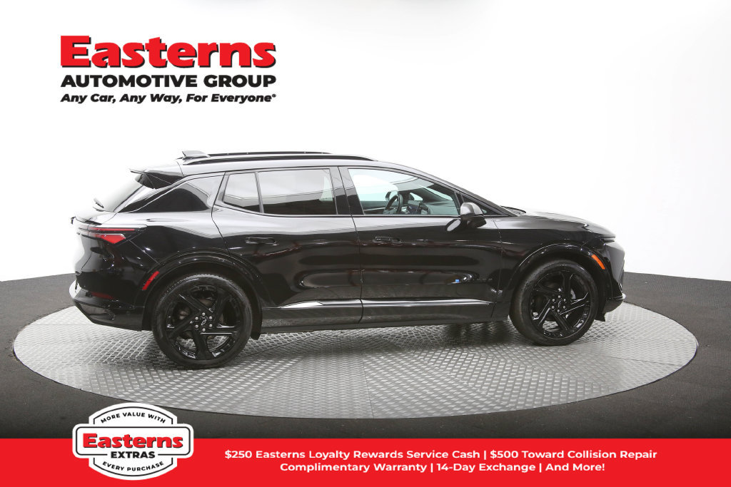 Used 2024 Chevrolet Equinox EV RS FWD image 43