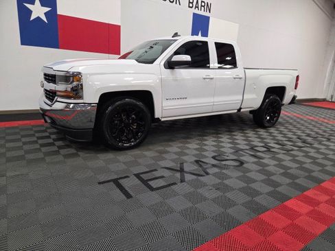 Used 2018 Chevrolet Silverado 1500 LT RWD image 2