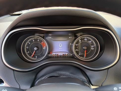 Used 2020 Jeep Cherokee Limited image 23