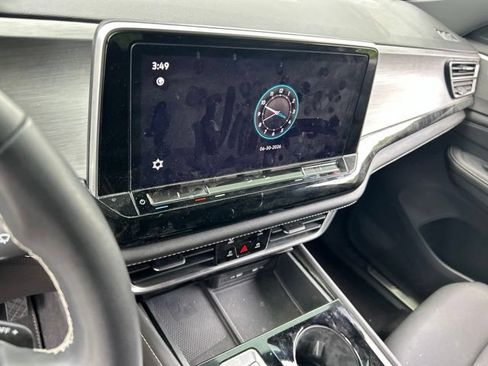 Used 2024 Volkswagen Atlas Cross Sport SE FWD image 31