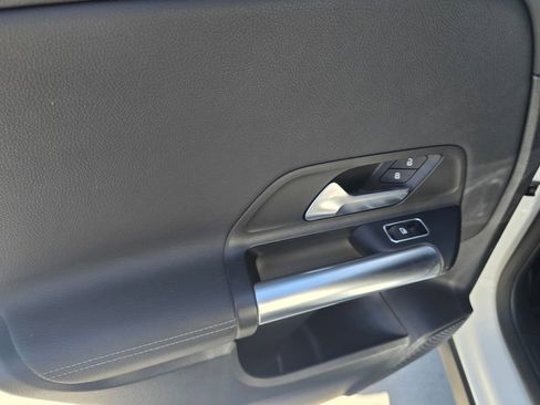 Used 2025 Mercedes-Benz GLA 250 image 13