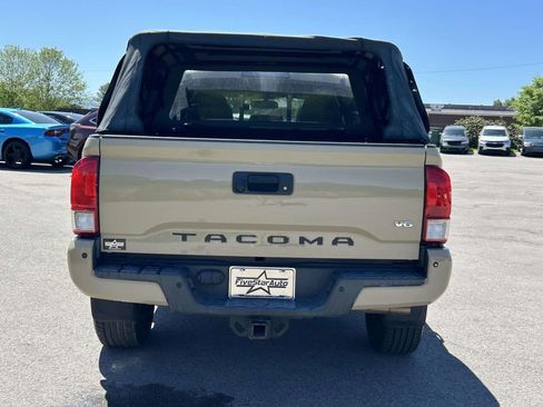 Used 2016 Toyota Tacoma TRD Off-Road image 4