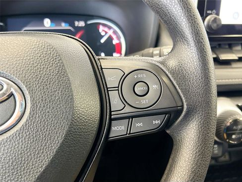 Used 2025 Toyota RAV4 XLE image 31