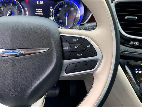 Certified 2019 Chrysler Pacifica Limited image 21