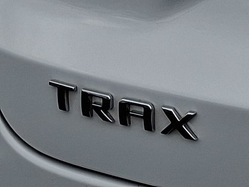 Used 2025 Chevrolet Trax LT w/ LT Convenience Package FWD image 29