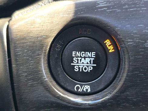 Used 2018 Jeep Grand Cherokee Altitude image 34