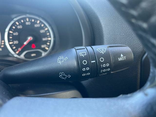 Used 2016 Jeep Renegade Latitude w/ Cold Weather Group AWD/4WD image 17