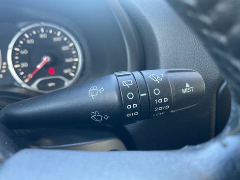 Used 2016 Jeep Renegade Latitude w/ Cold Weather Group AWD/4WD image 17