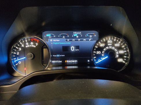 Used 2015 Ford F150 Platinum w/ Equipment Group 701A Luxury AWD/4WD image 23