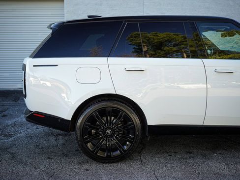 Used 2022 Land Rover Range Rover SE image 15