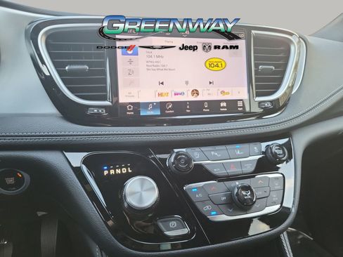 New 2026 Chrysler Pacifica Limited image 22