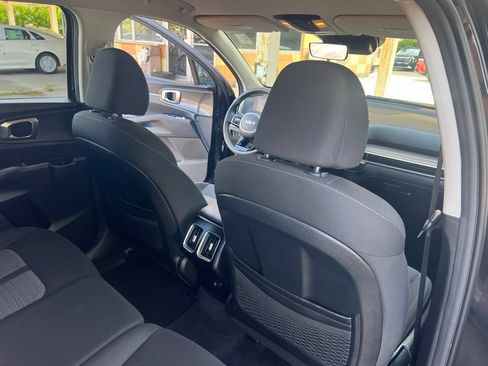 Used 2025 Kia Sorento LX FWD image 14