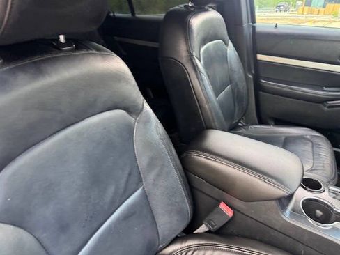 Used 2016 Ford Explorer XLT w/ Equipment Group 202A FWD image 32