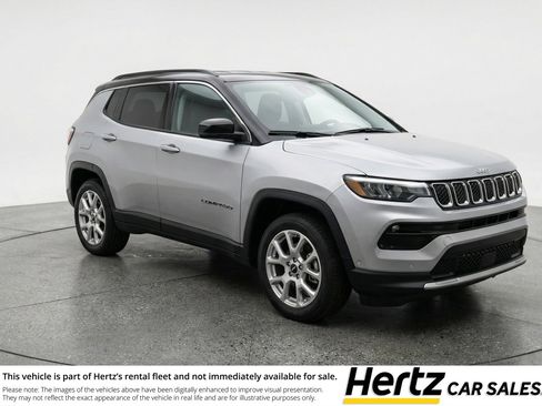 Used 2025 Jeep Compass Limited image 1