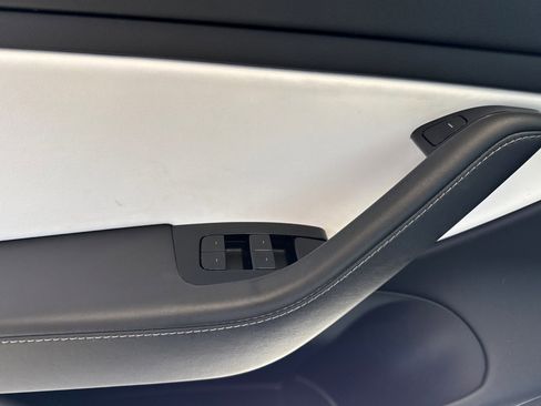 Used 2020 Tesla Model 3 Standard Range Plus image 8