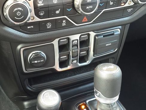 Used 2025 Jeep Wrangler Unlimited Sport AWD/4WD image 33