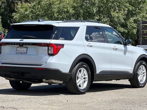 Used 2026 Ford Explorer Active RWD image 4