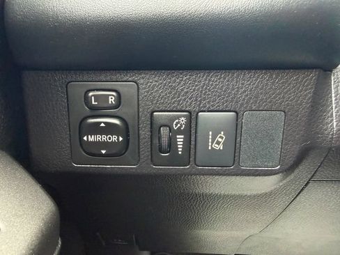 Used 2017 Toyota RAV4 XLE w/ Carpet Mat Package AWD/4WD image 12