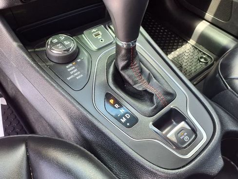 Used 2020 Jeep Cherokee Trailhawk AWD/4WD image 30