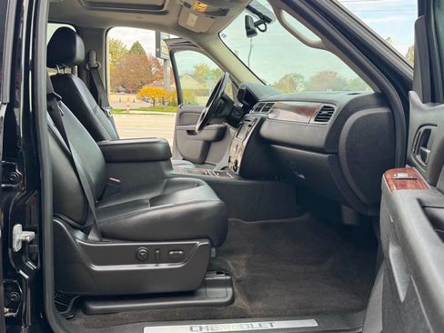 Used 2012 Chevrolet Avalanche LTZ image 17