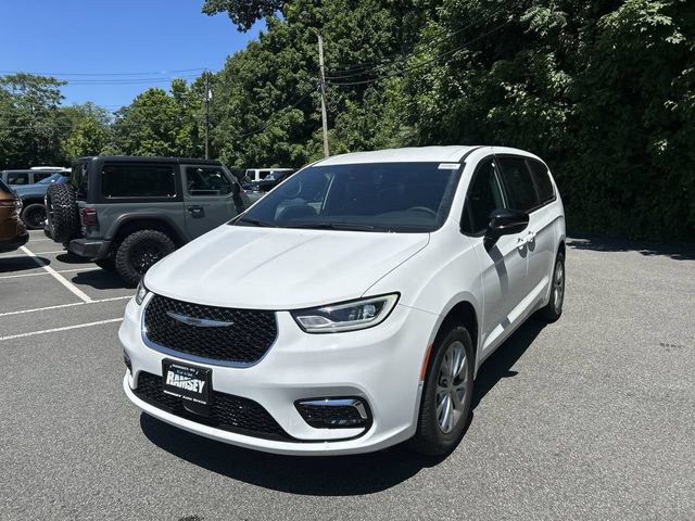 New 2026 Chrysler Pacifica Select AWD/4WD image 4