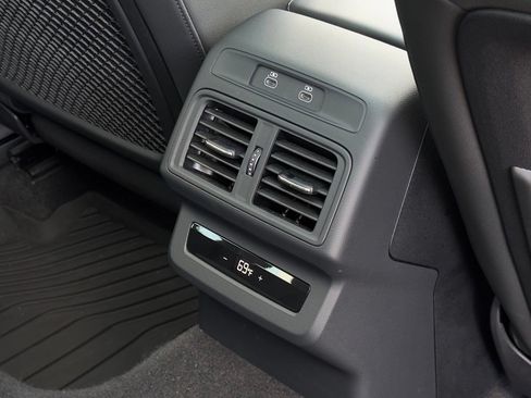 Used 2025 Audi Q5 Premium Plus w/ Premium Plus AWD/4WD image 16