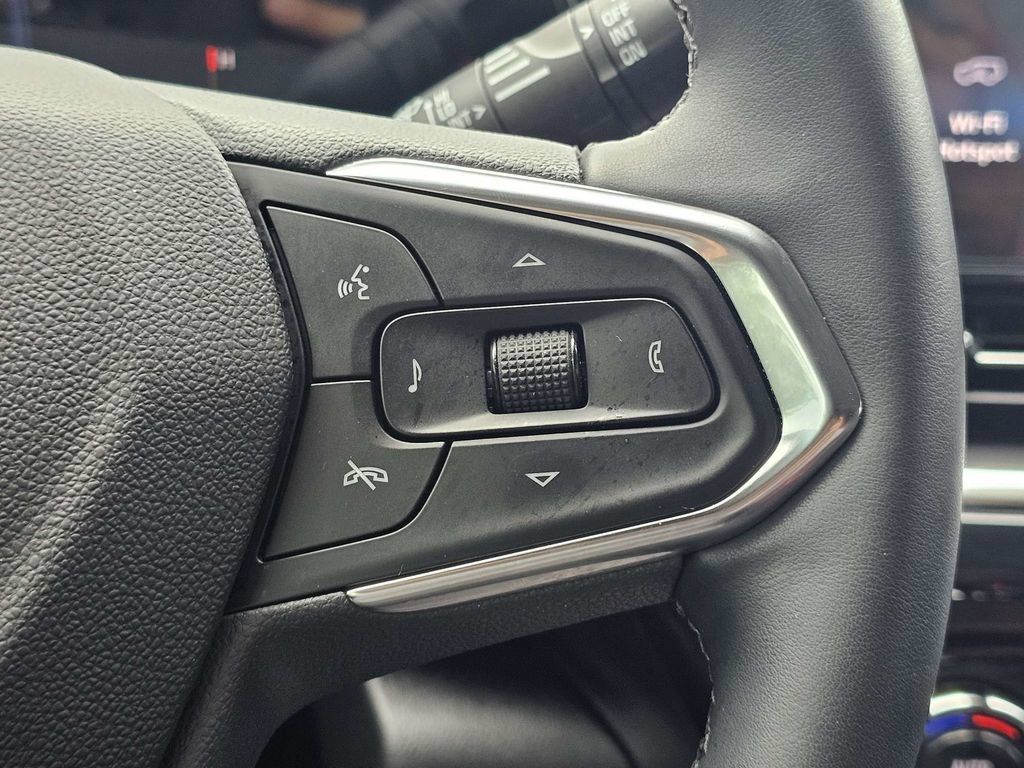 Used 2024 Chevrolet Trax ACTIV w/ Sunroof Package FWD image 27