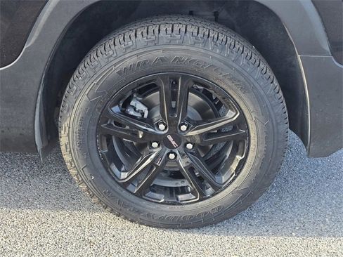 Used 2022 GMC Terrain AT4 w/ Tech Package image 9