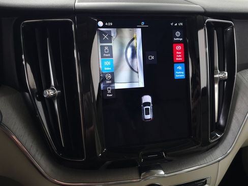 Certified 2025 Volvo XC60 T8 Plus w/ Climate Package AWD/4WD image 29