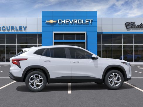 New 2026 Chevrolet Trax LS w/ LS Convenience Package FWD image 5
