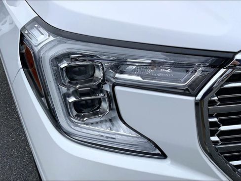 Used 2023 GMC Terrain Denali image 27