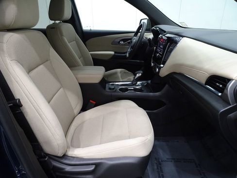 Used 2023 Chevrolet Traverse LS image 16