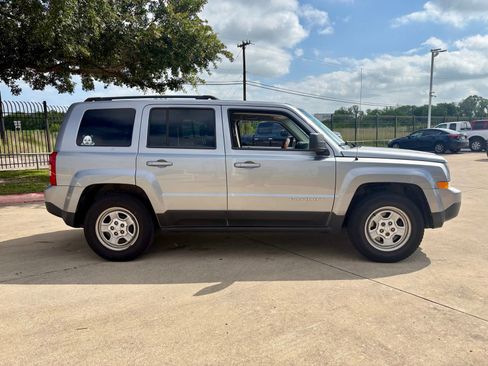 Used 2016 Jeep Patriot Sport w/ Power Value Group FWD image 2