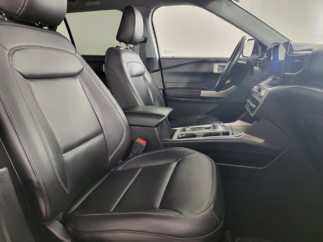 Used 2022 Ford Explorer XLT w/ Equipment Group 202A AWD/4WD image 18